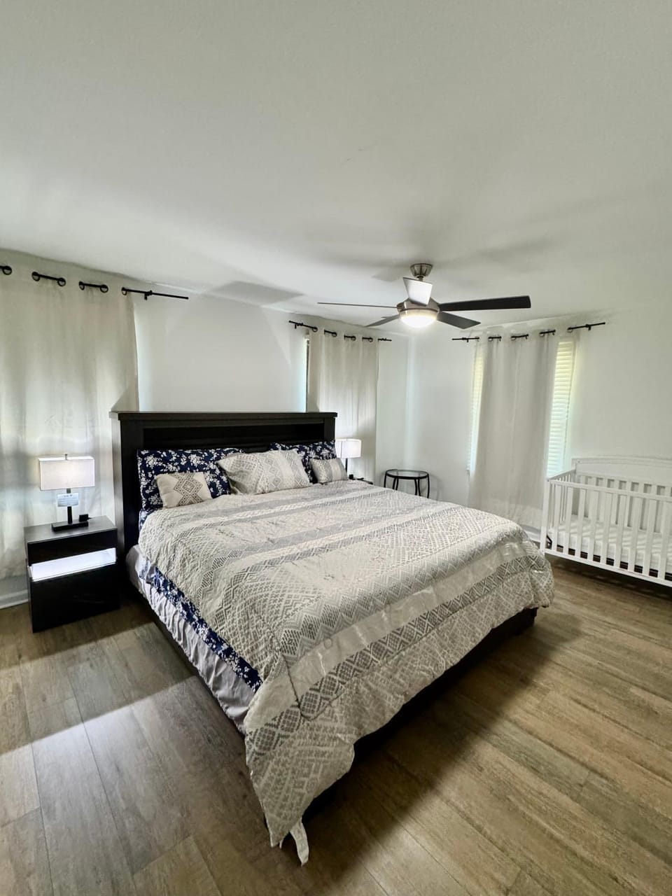 Premium Executive 4BR 4BA Home, Sleeps 9 Guests, Gastonia NC, 5 min to CaroMont House in Gastonia