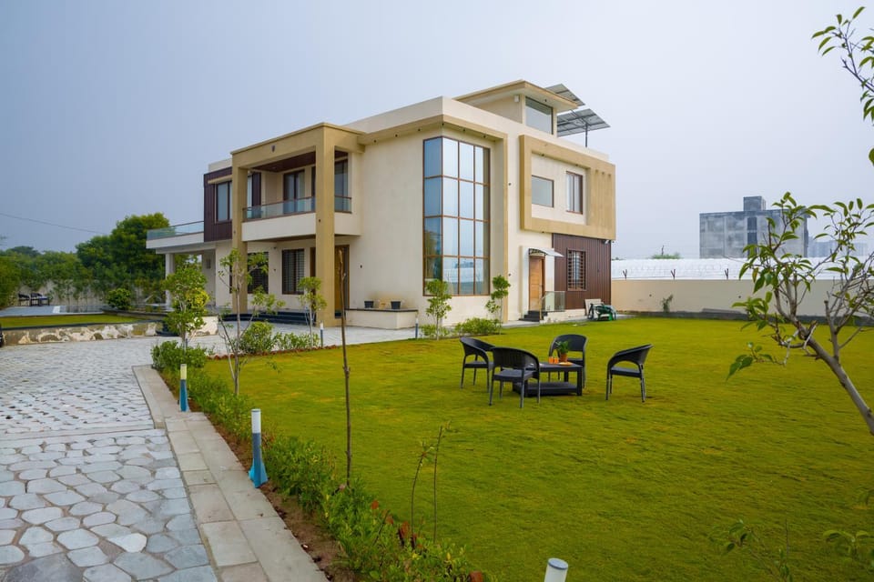ELIVAAS Signature Lush Haven 4 BHK Villa Private Pool, Terrace & Landscaped Garden Villa in Jaipur