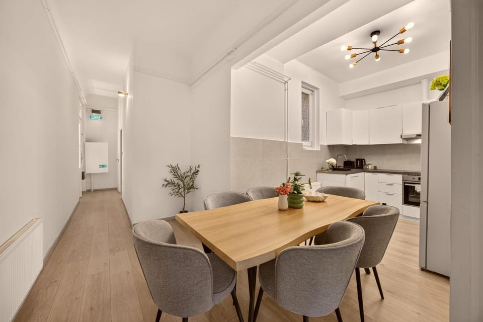 Rakoczi Grand Residence 4BR 4BATH Apartment in Central Budapest Apartment in Budapest