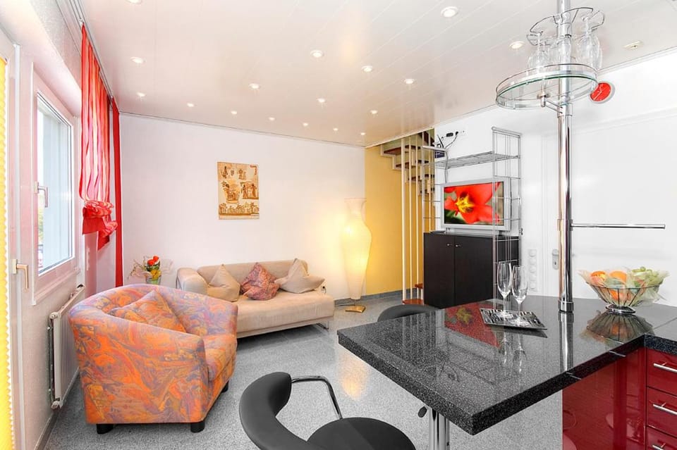 Kitchen or kitchenette, Living room