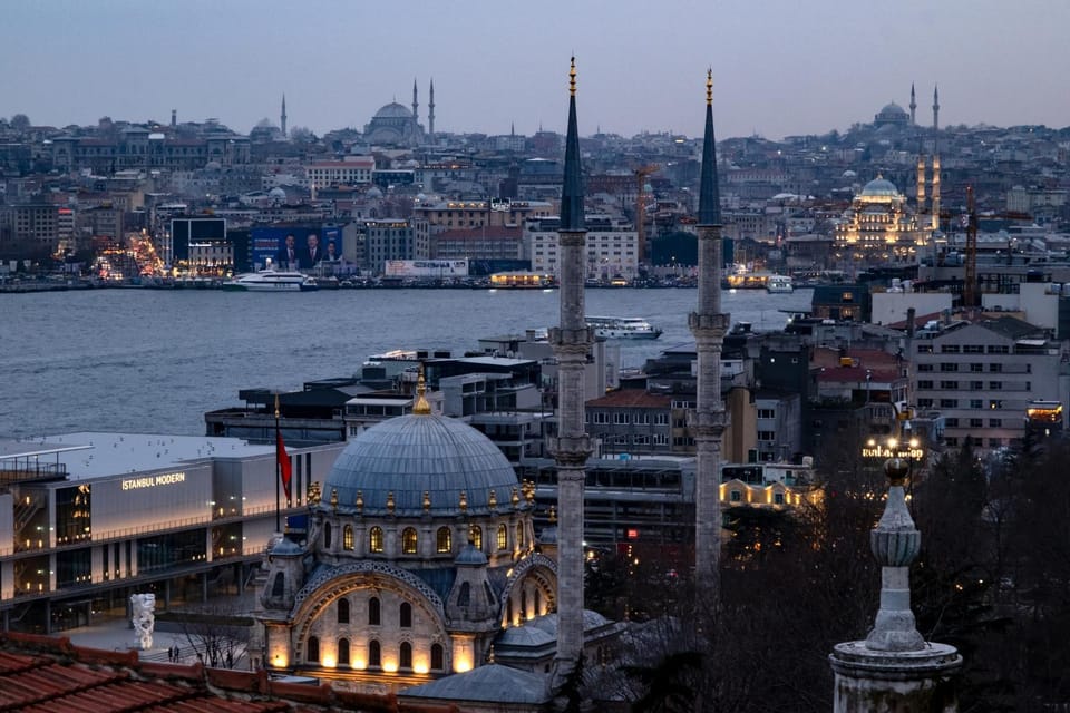 Premium Sea View 2-Bedroom Suite in a New Managed Aparthotel Apartment in Istanbul