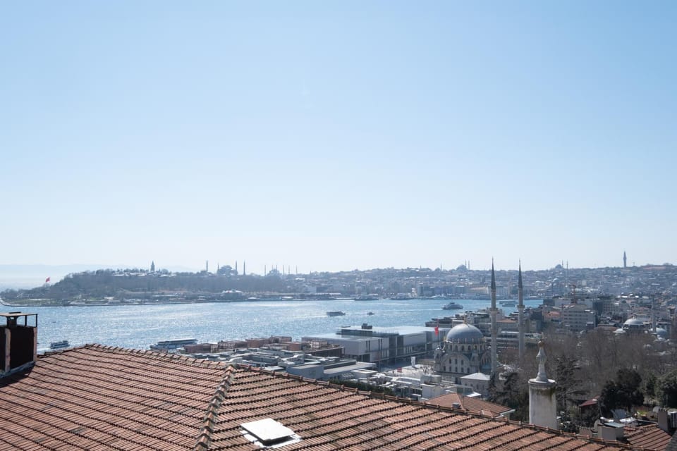 Premium Sea View 2-Bedroom Suite in a New Managed Aparthotel Apartment in Istanbul
