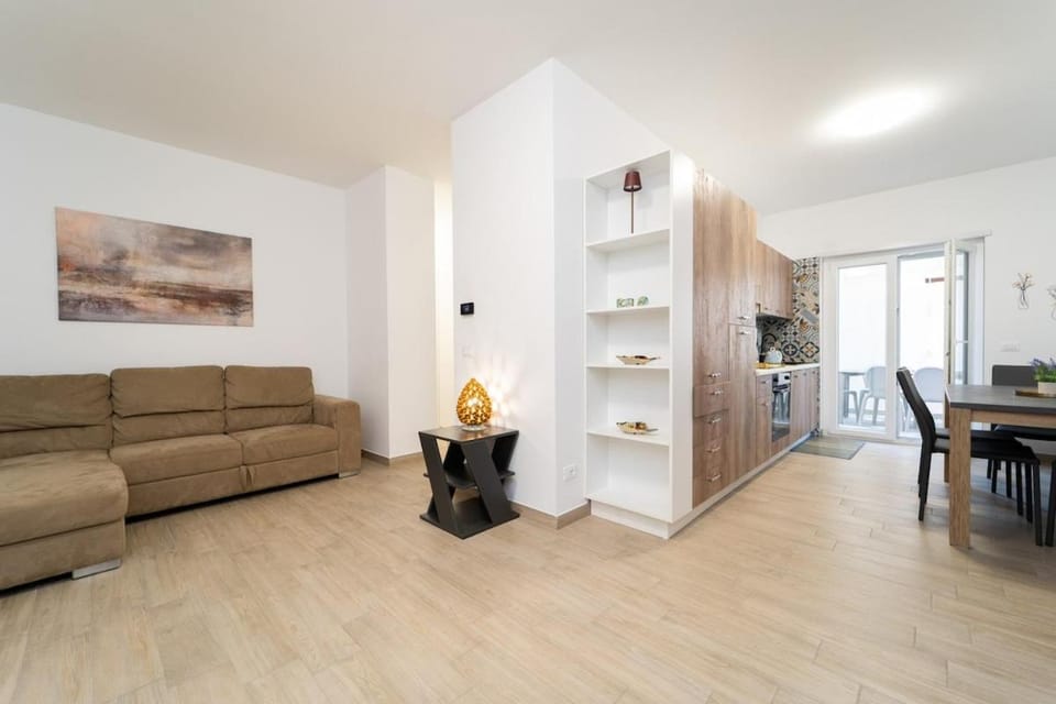 TV and multimedia, Living room, Dining area