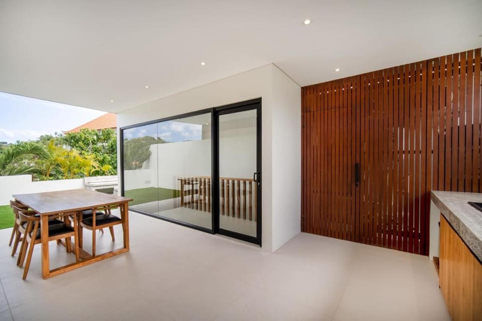 Six Palm 2BR Villa With Rooftop Near Padang Beach Villa in Bali