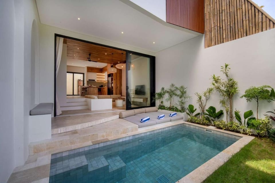 Six Palm 2BR Villa With Rooftop Near Padang Beach Villa in Bali