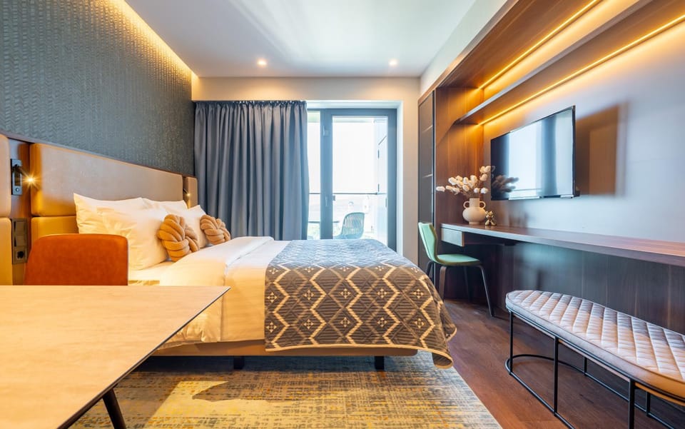 Bed, Living room, Photo of the whole room, Bedroom
