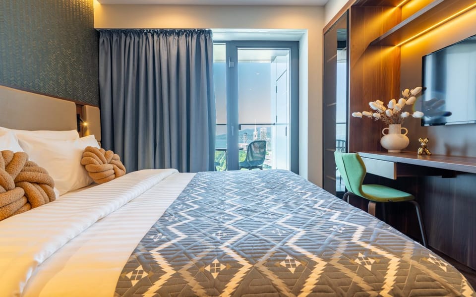 Photo of the whole room, Bedroom