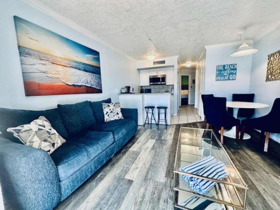 Sandy Seawall Escape Resort House in Galveston Island