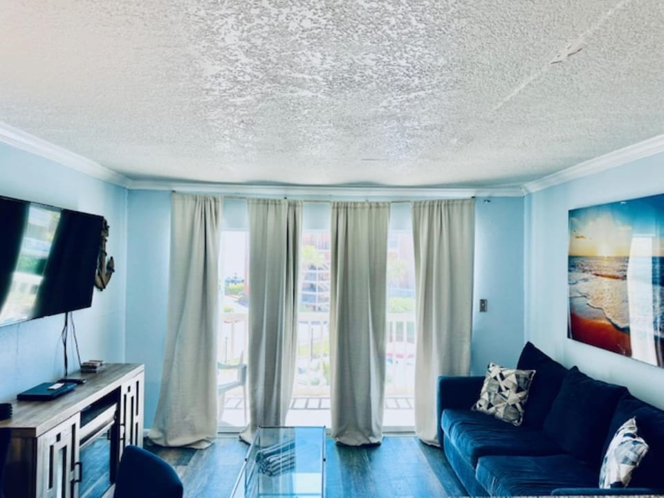 Sandy Seawall Escape Resort House in Galveston Island