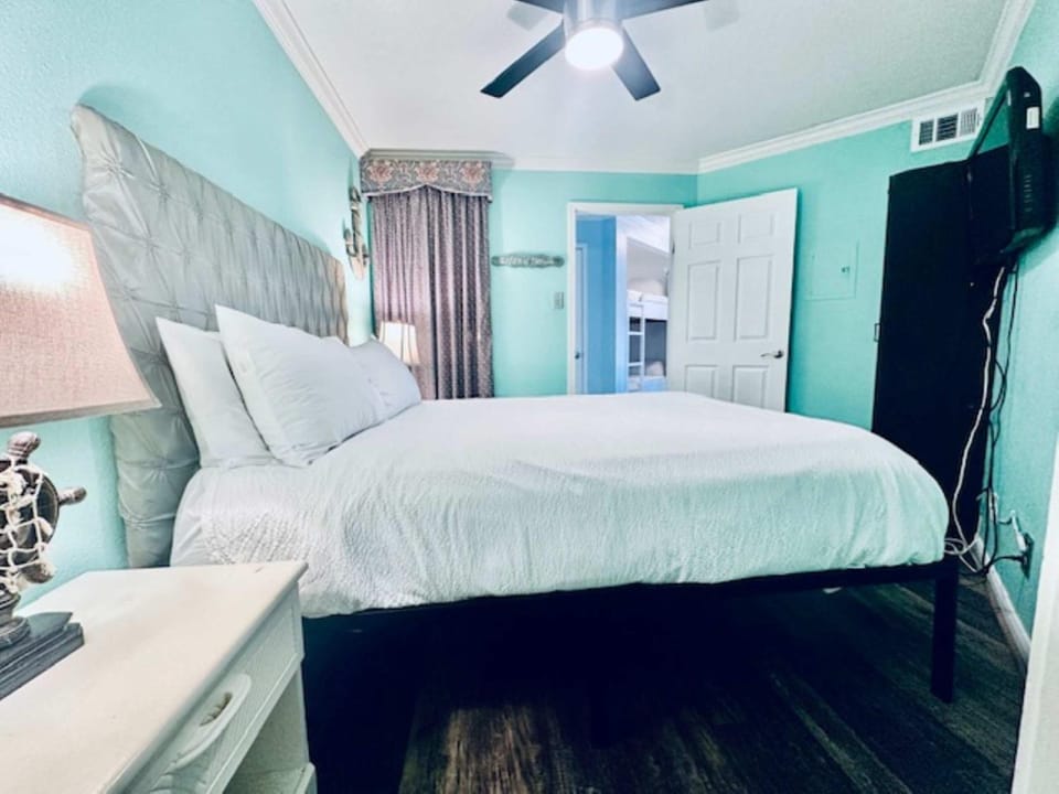 Sandy Seawall Escape Resort House in Galveston Island