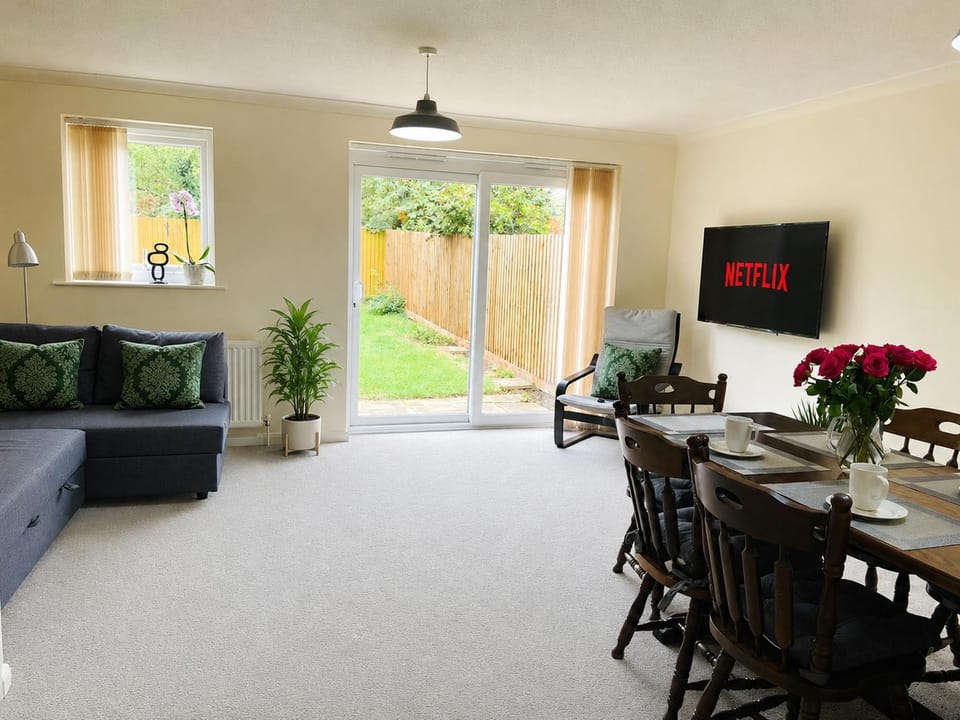 Seating area, Dining area