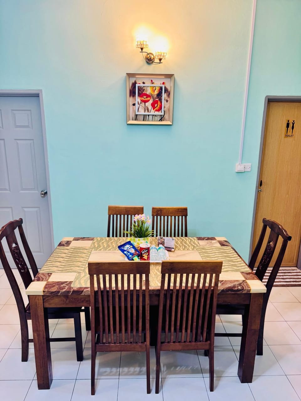 Seating area, Dining area