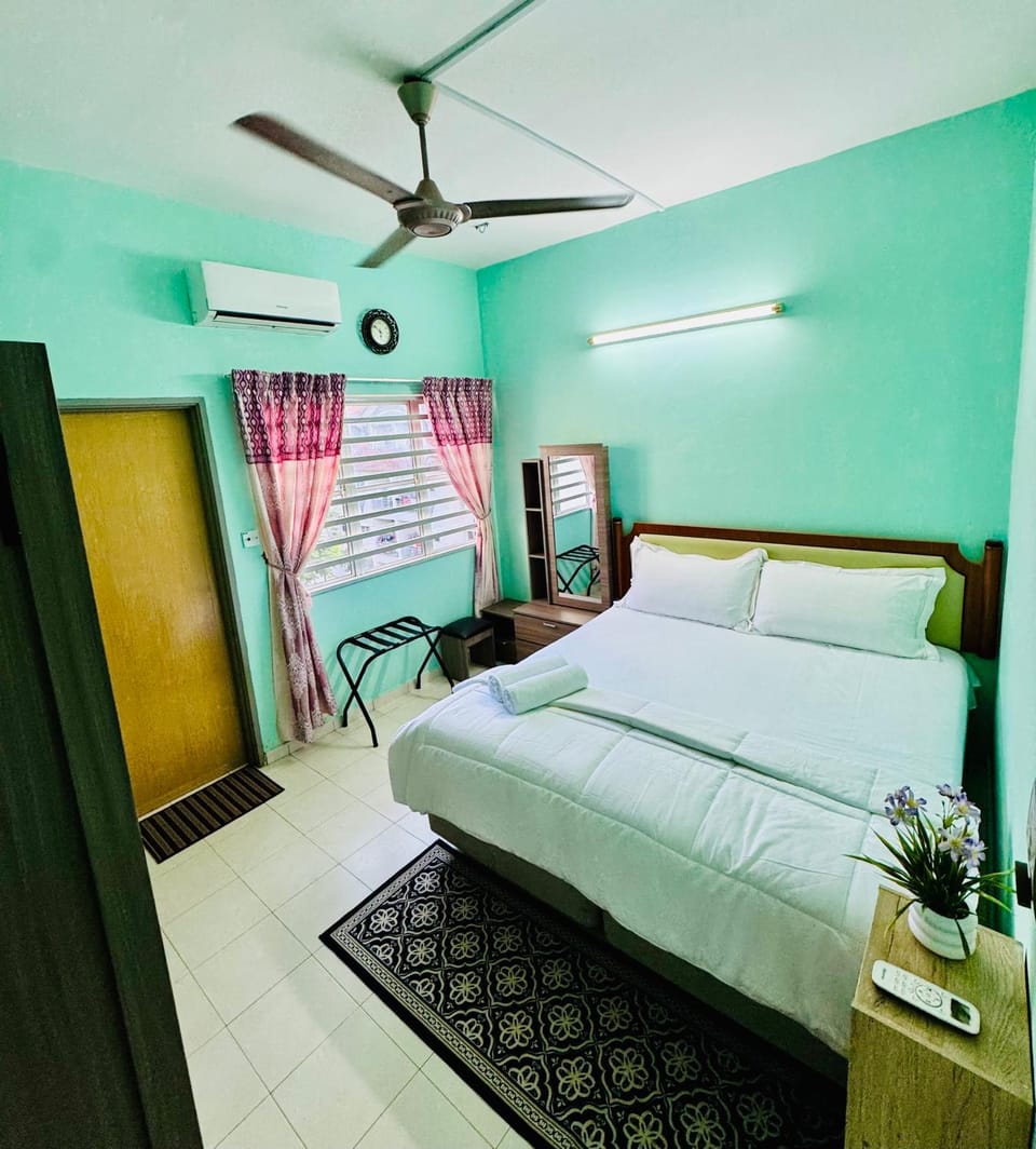 Bed, Photo of the whole room, Bedroom, air conditioner
