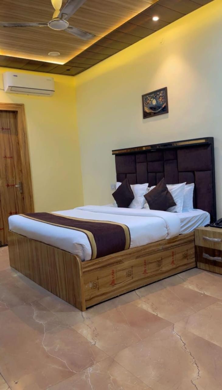 Nirbhay hotel Apartment in Uttar Pradesh
