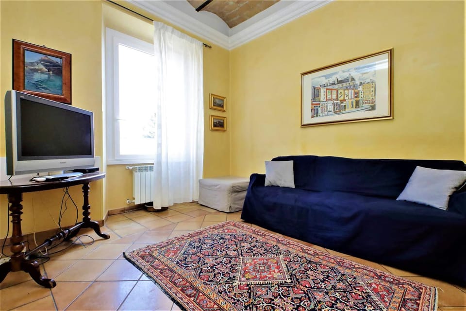 TV and multimedia, Living room, Seating area, Evening entertainment