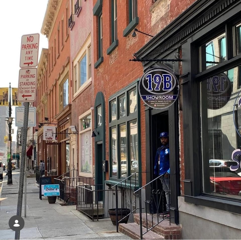 Designer 2BR Loft near NYC 10 min from EWR Apartment in Newark