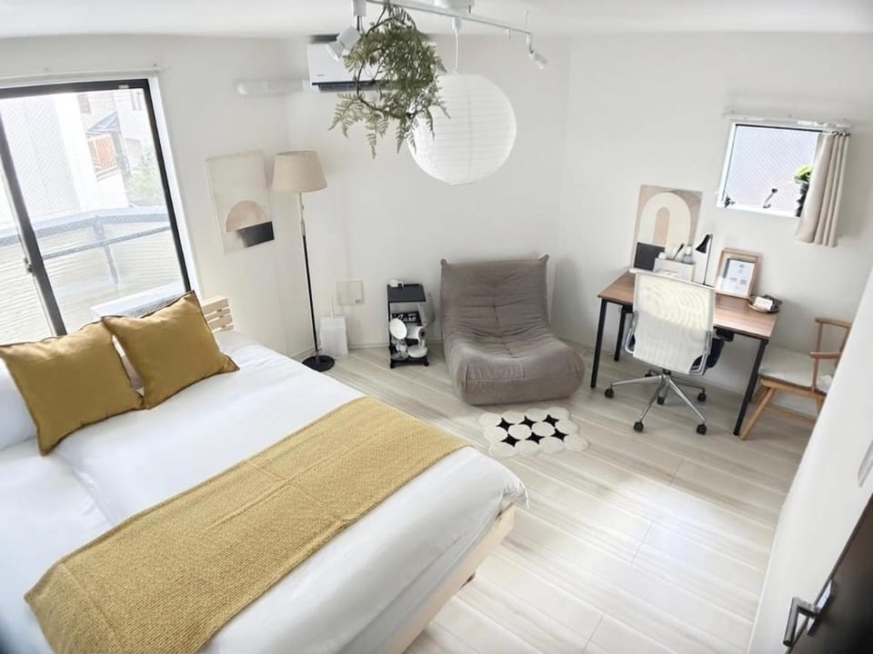 Bed, Living room, Photo of the whole room, Bedroom