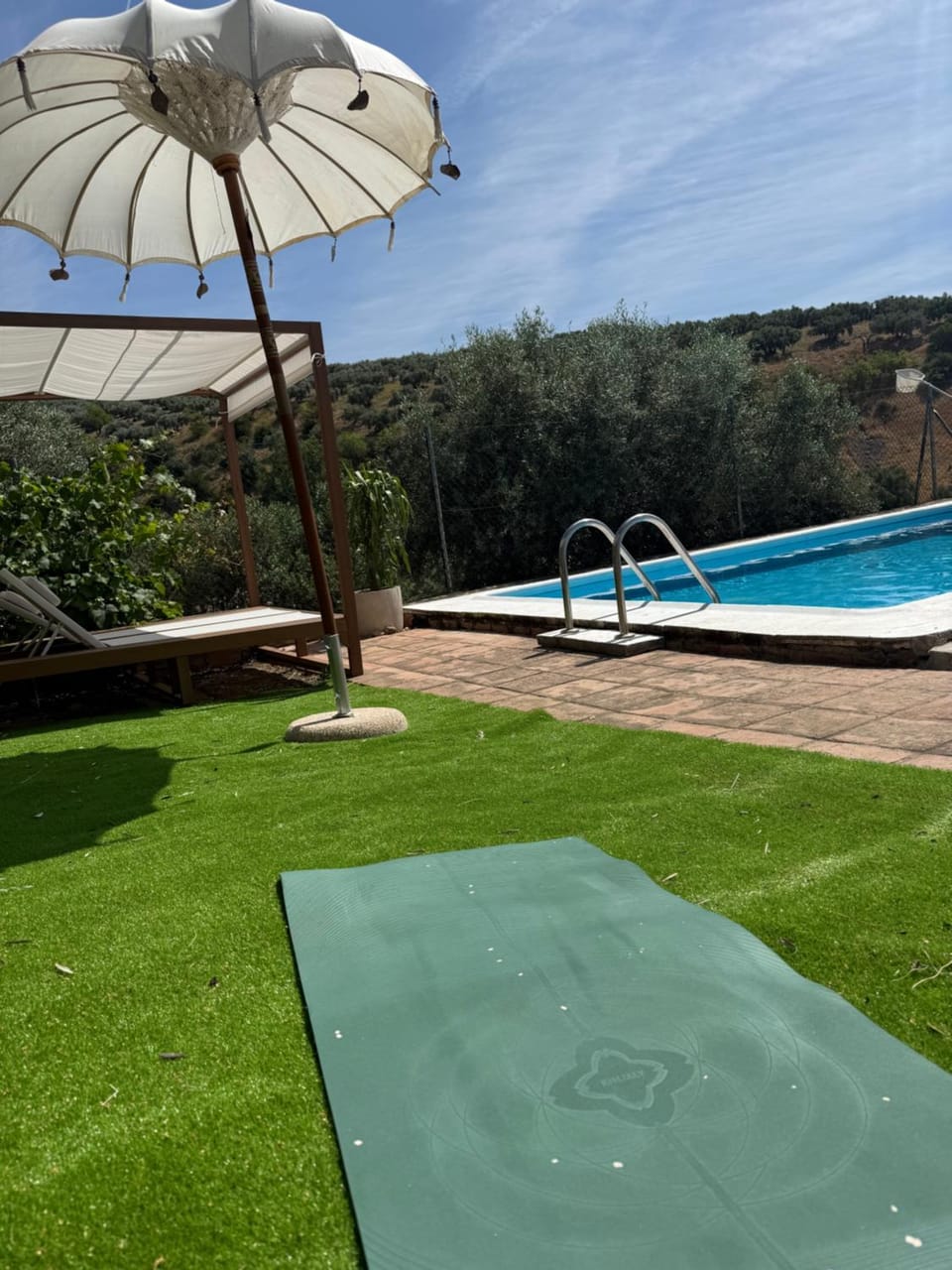 Day, Swimming pool, sunbed