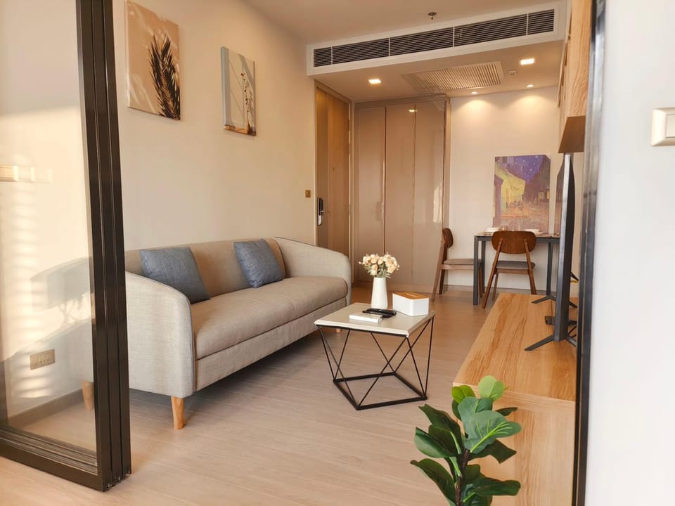 Luxury 1BR Retreat for Couples & Nomads Apartment in Bangkok