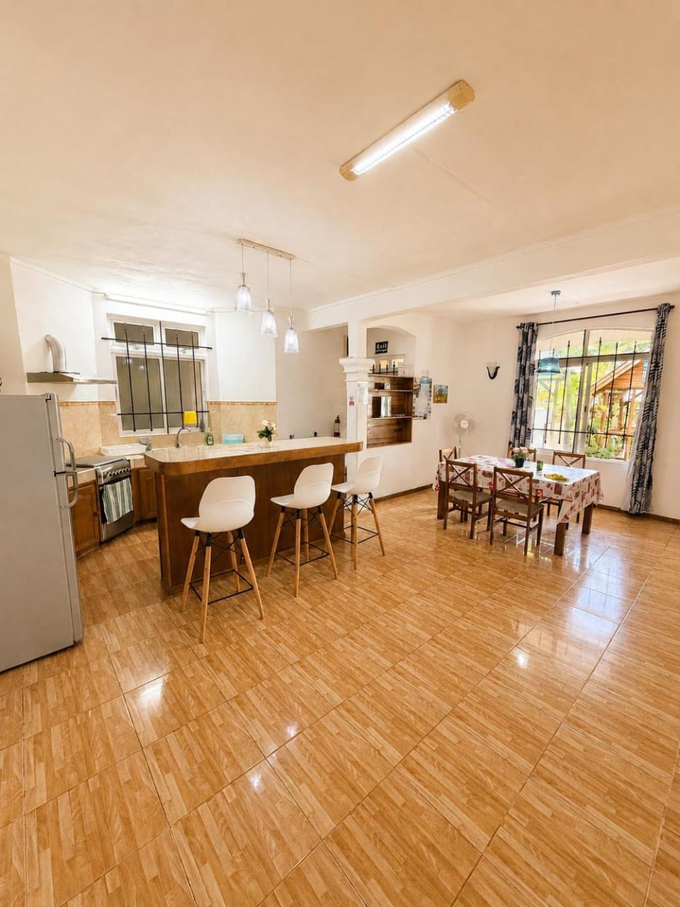 Kitchen or kitchenette, Dining area, minibar