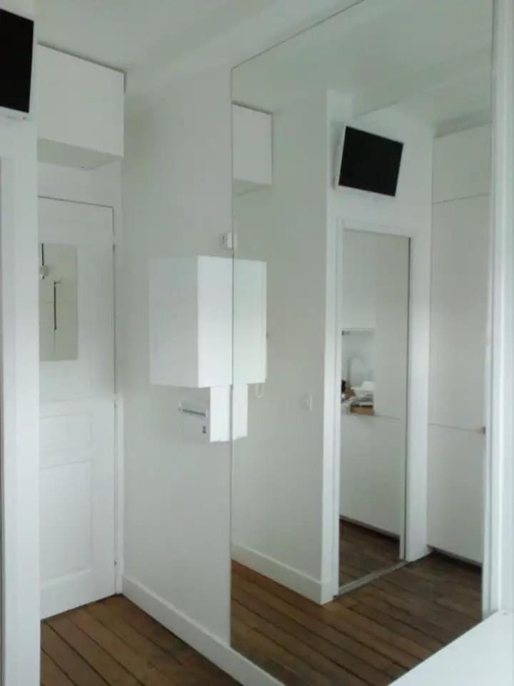 Joli Nid Neuf Calme Clair tout équipé Ascenseur Climatiseur Coeur de Paris Place Maubert Sorbonne Notre Dame Apartment in Paris