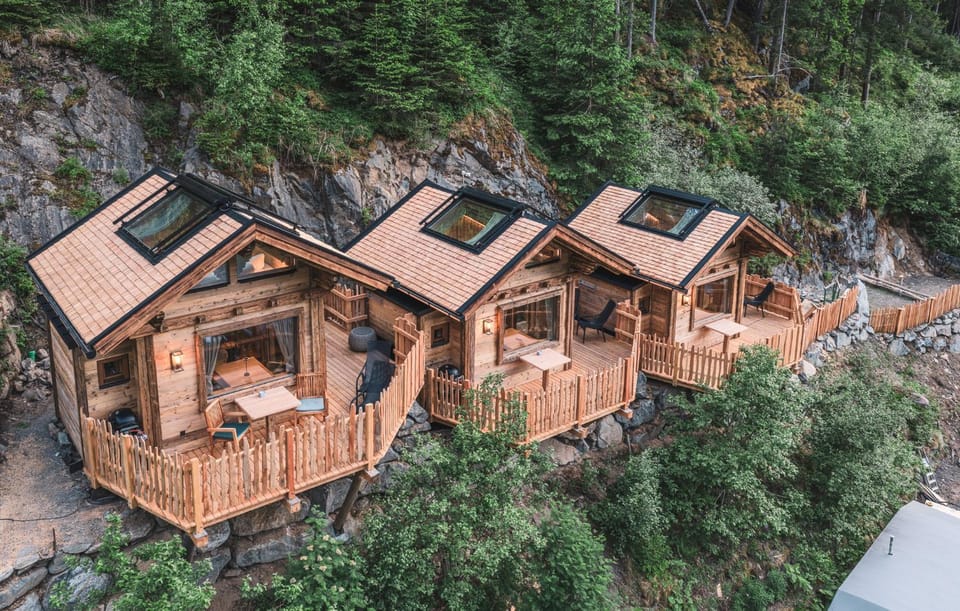 Property building, View (from property/room), Balcony/Terrace, Balcony/Terrace, Mountain view