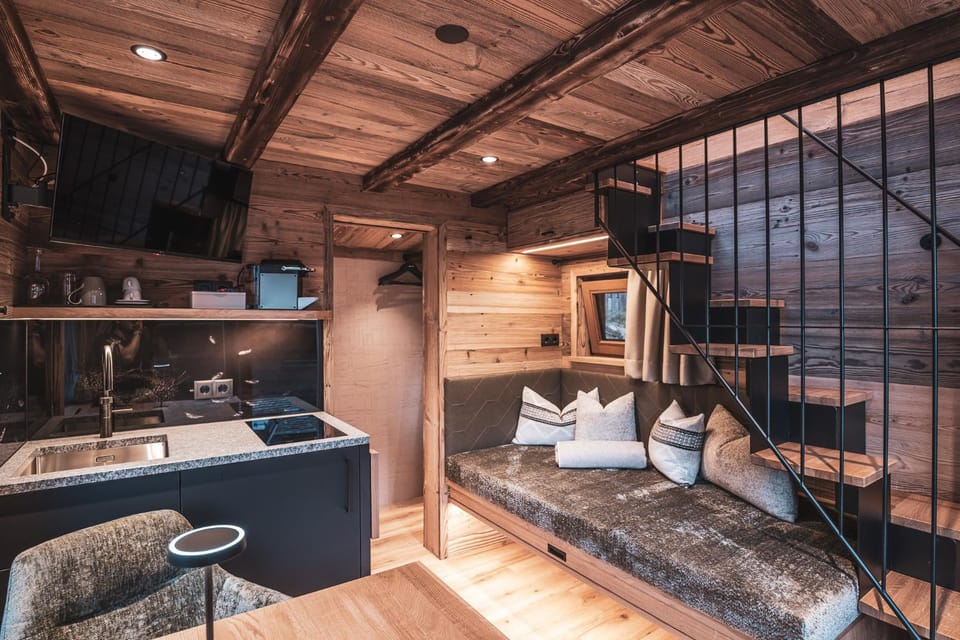 TV and multimedia, Kitchen or kitchenette, Living room, cot, kitchen