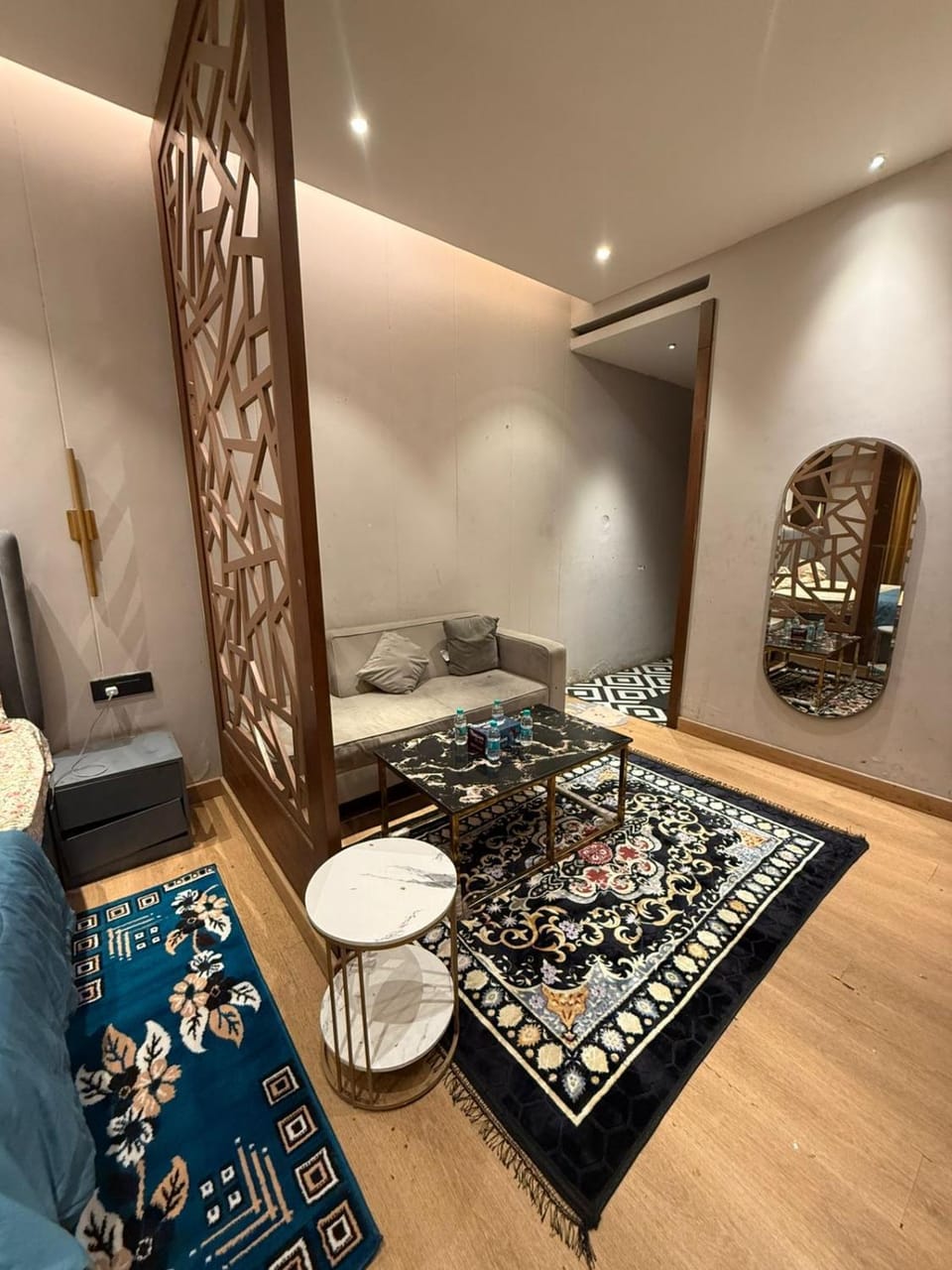 THE MOONLIGHT STUDIo Hotel in Noida