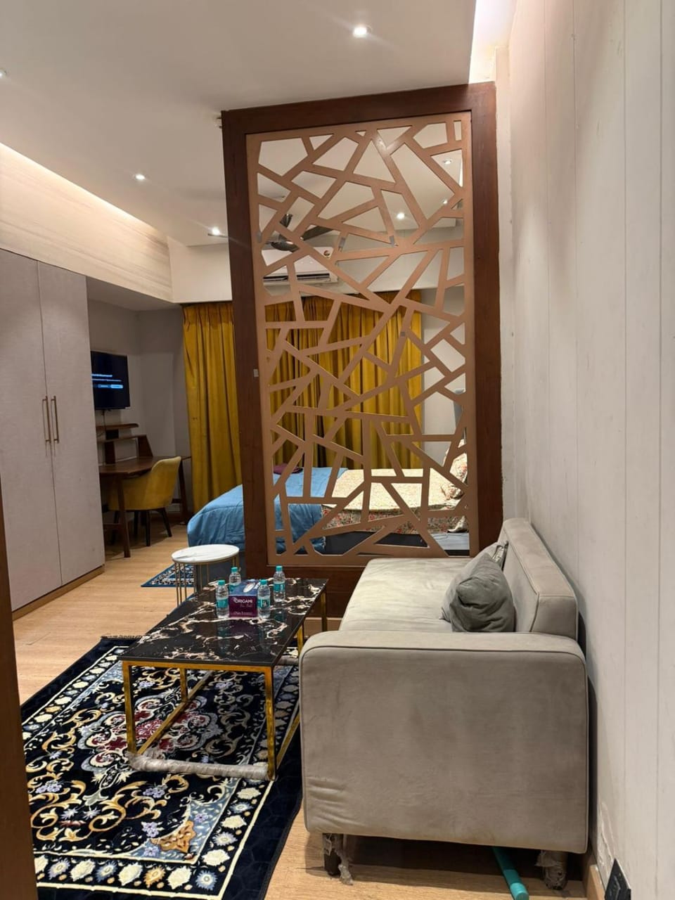 THE MOONLIGHT STUDIo Hotel in Noida