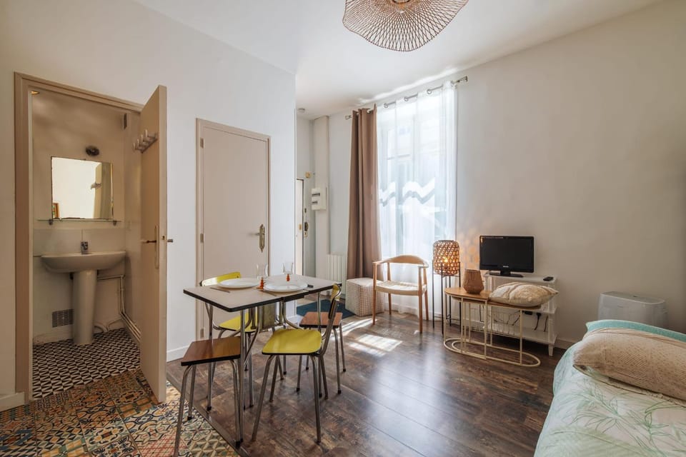 Le Rousseau - Petfriendly - Wifi - TV Apartment in Laval
