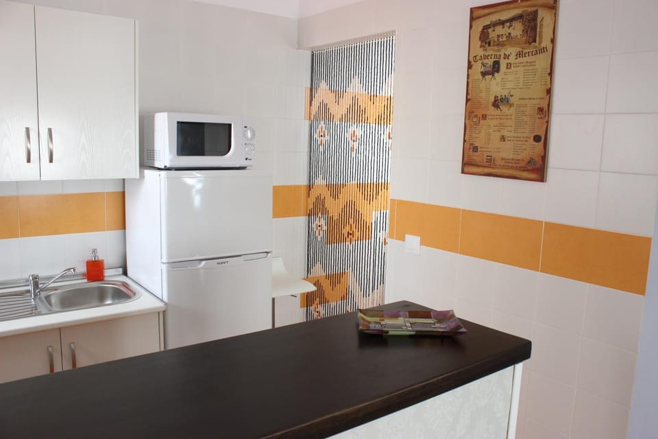 Kitchen or kitchenette, Communal kitchen