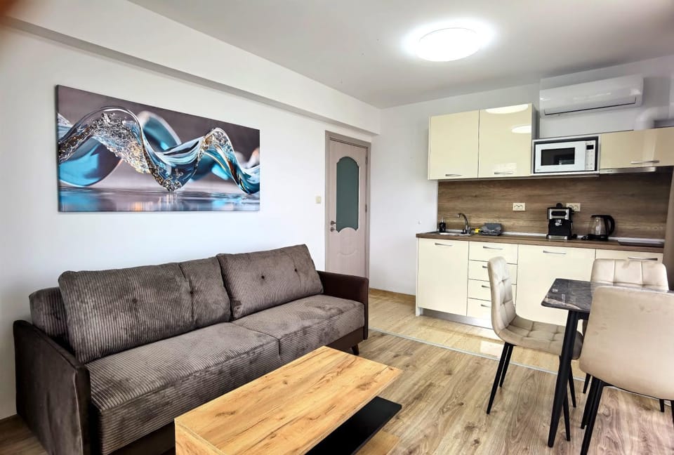 Communal lounge/ TV room, Kitchen or kitchenette, Living room