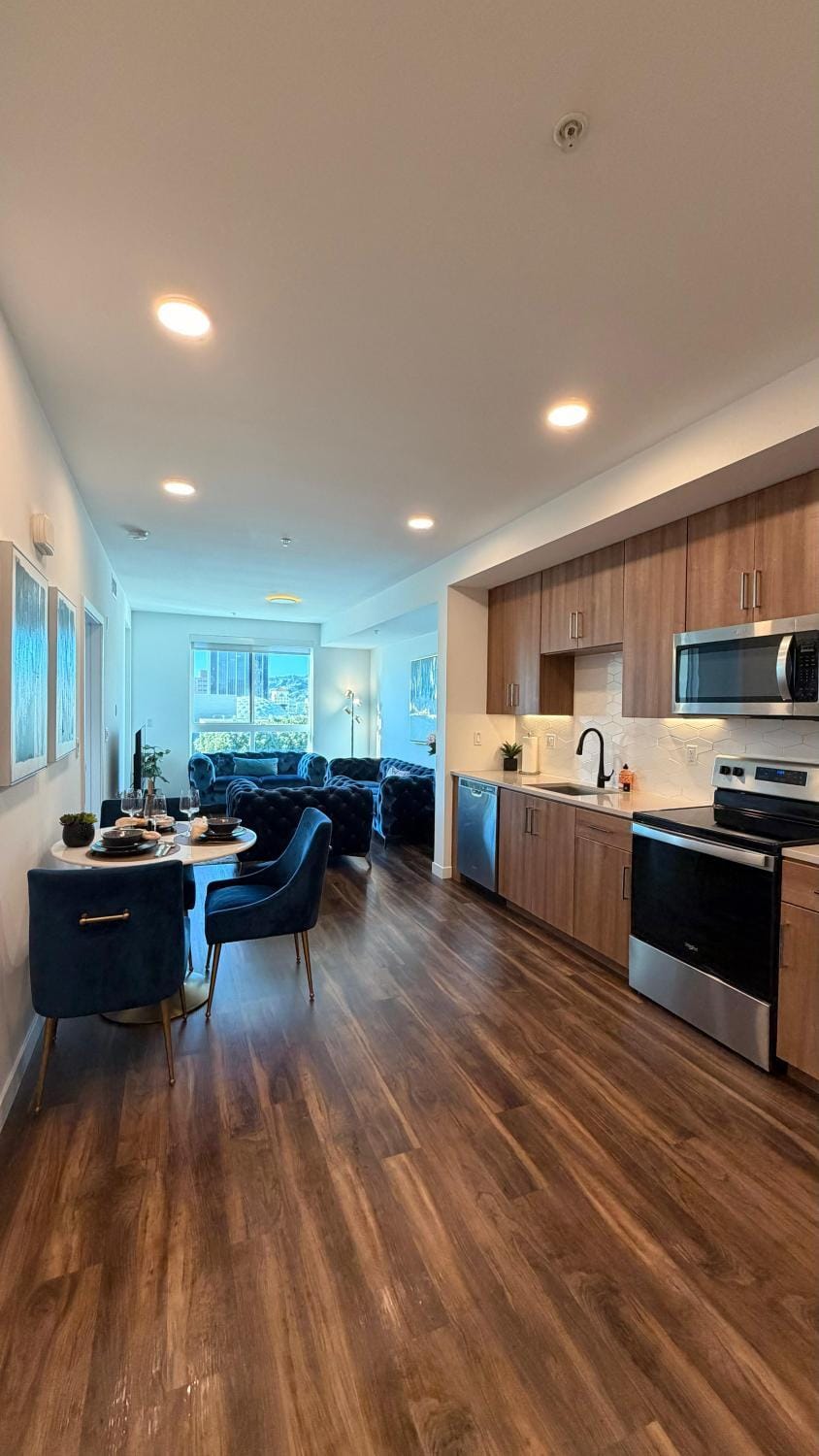 Wallace Luxurious Apartment hotel in Hollywood