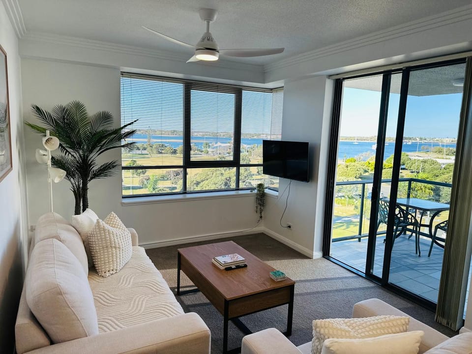 Broadwater Parklands Gold Coast- Ocean View Apartment in Main Beach