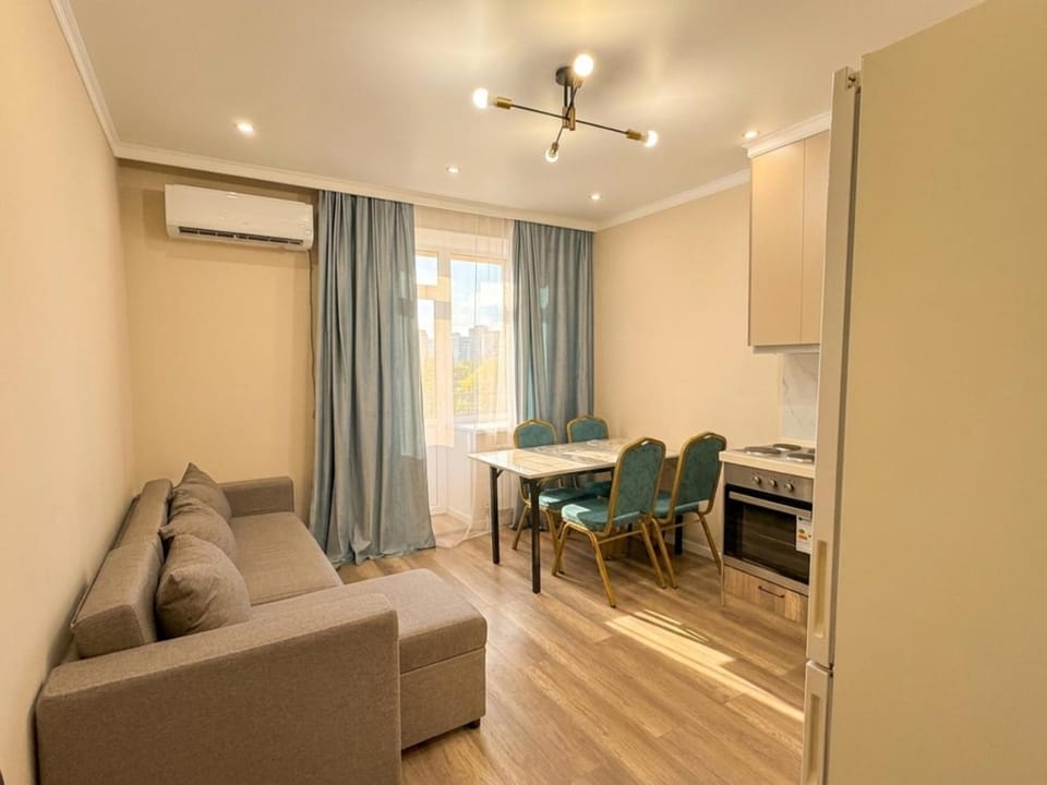 Kitchen or kitchenette, Seating area, Dining area