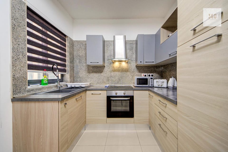 Kitchen or kitchenette, dishwasher, minibar, oven, stove, toaster