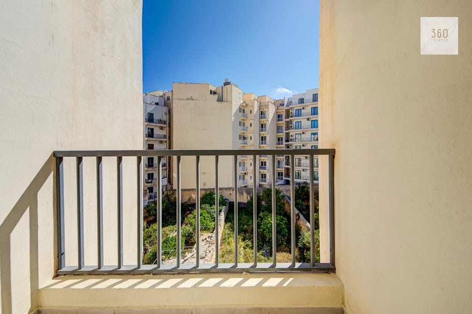 Property building, Day, View (from property/room), Balcony/Terrace