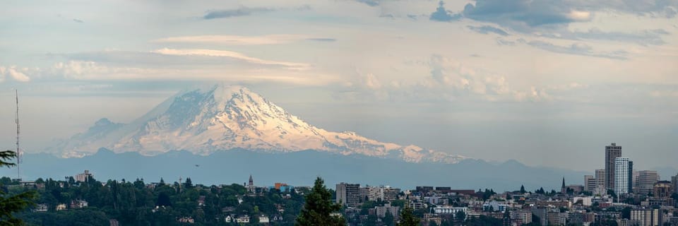 Modern Designer 3BR with City & Mt Rainier View House in Fremont
