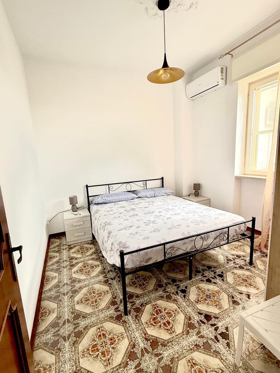 Bed, Photo of the whole room, Bedroom, air conditioner