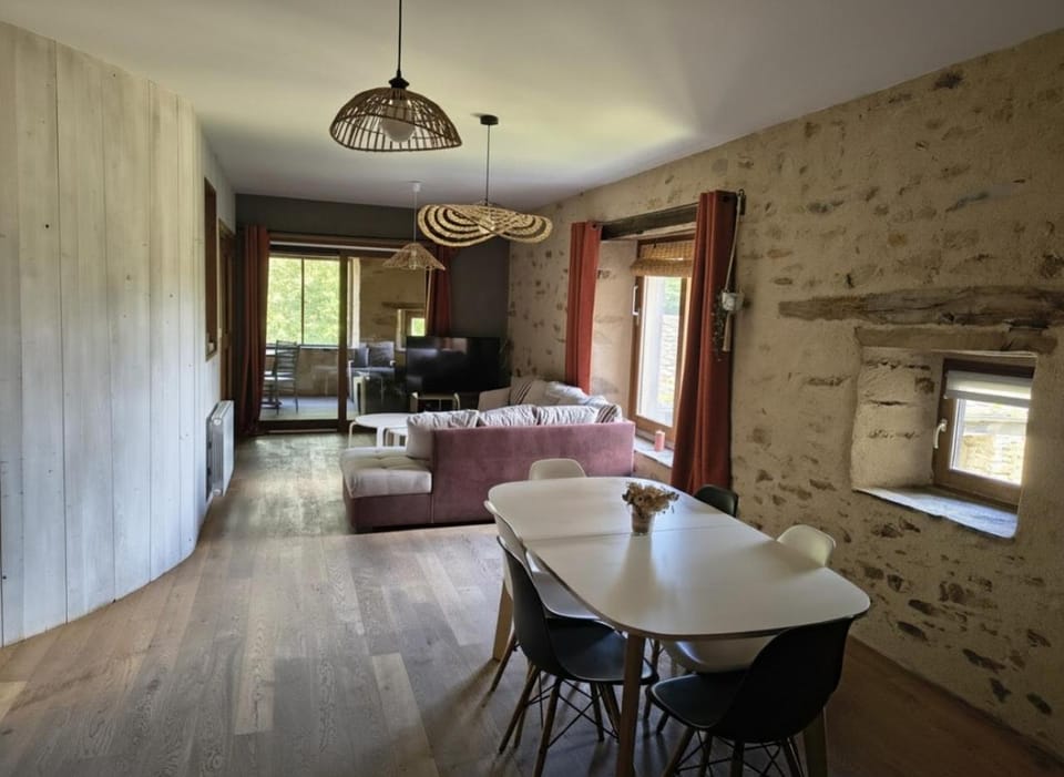 Living room, Meals