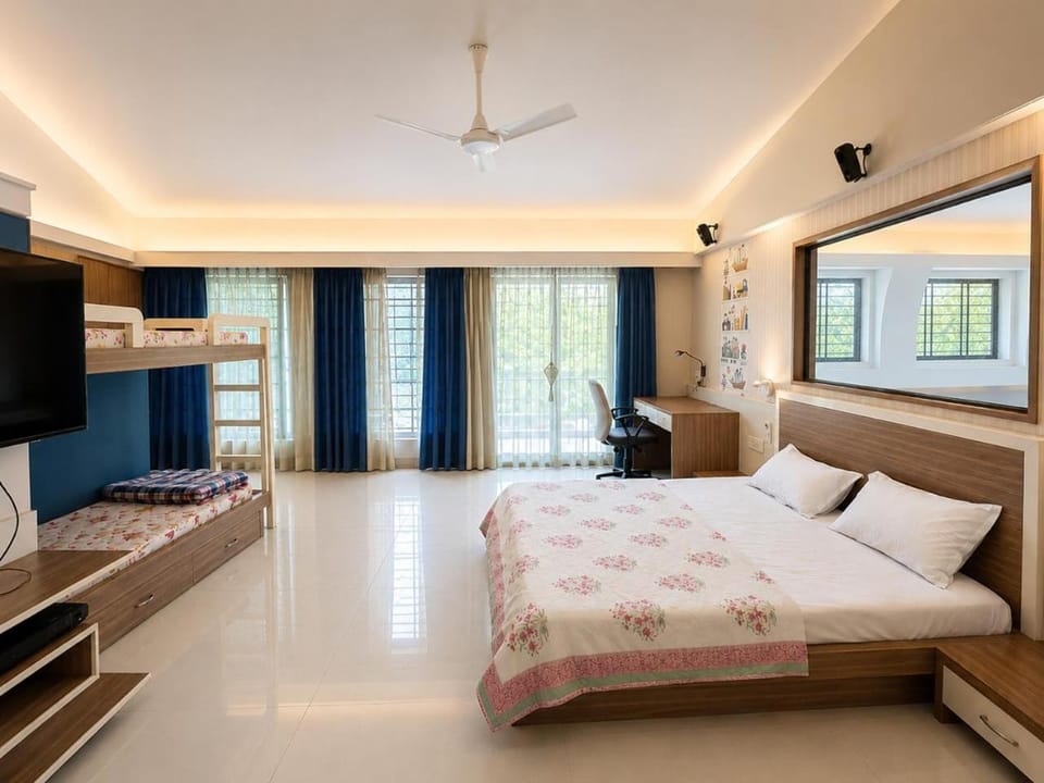Bedroom, bunk bed