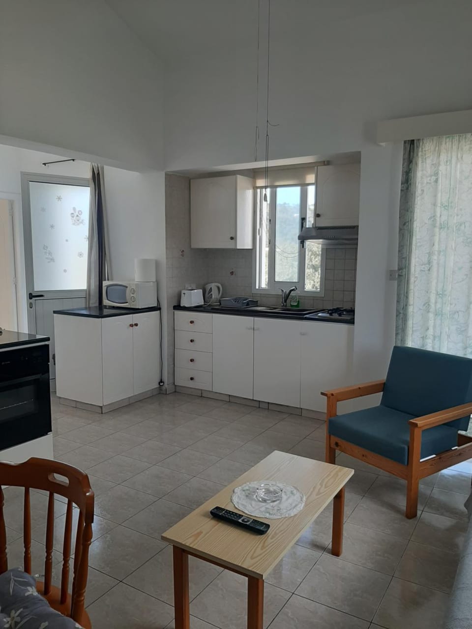 Kitchen or kitchenette, Seating area, minibar, pet friendly