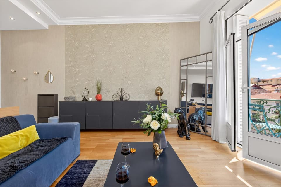 Communal lounge/ TV room, TV and multimedia, Living room, Seating area