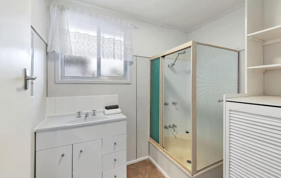 Beach Side on Burke - Pet Friendly House in Golden Beach