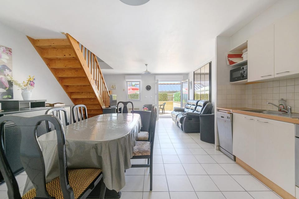 Property building, Kitchen or kitchenette, Living room