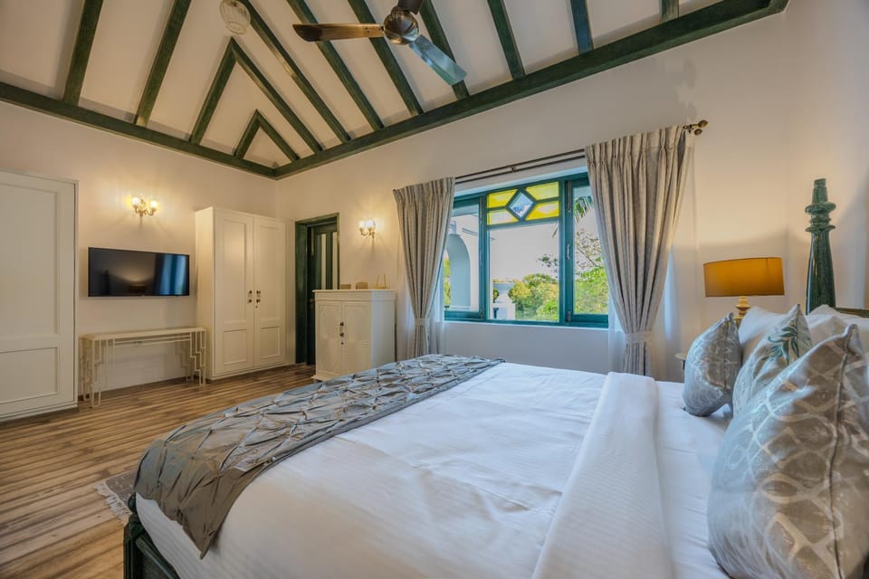 ELIVAAS Villa Seine Indo-Portuguese 3-BHK villa with a Kid's Room, Private pool Near Candolim Beach Villa in Candolim