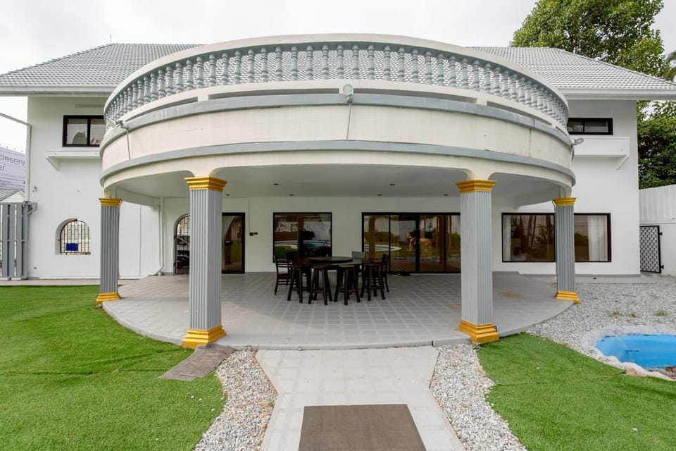 Property building, Swimming pool