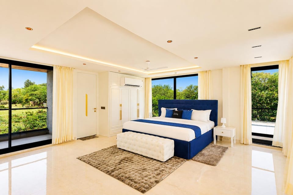 ELIVAAS privé ASK Farms Pet-friendly Bespoke Villa with Private Pool, Cinema Room & Alfresco Pizza Station Villa in Gurugram