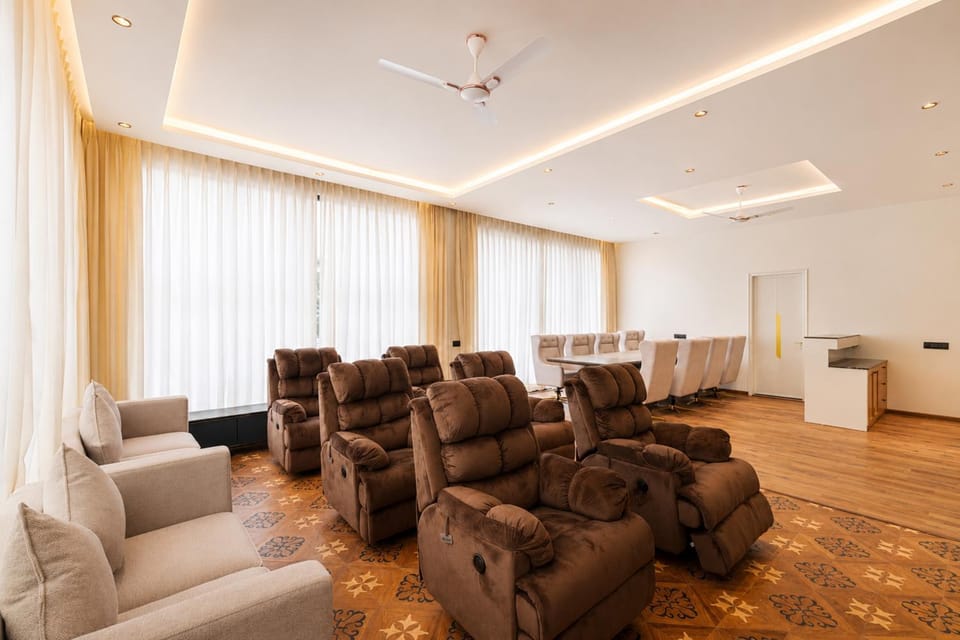 ELIVAAS privé ASK Farms Pet-friendly Bespoke Villa with Private Pool, Cinema Room & Alfresco Pizza Station Villa in Gurugram