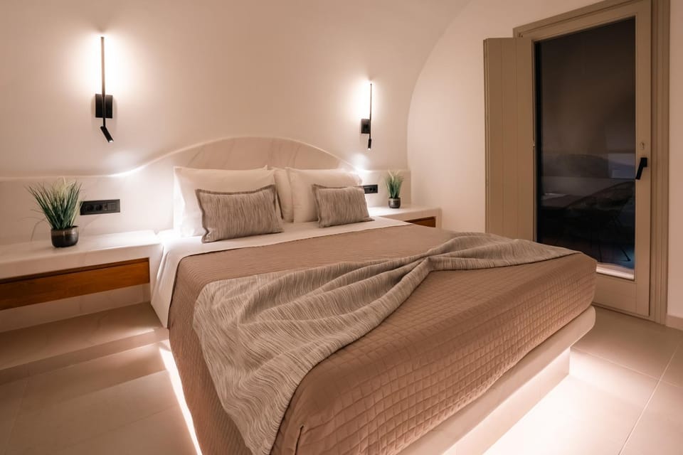 Serenity Collection Suites House in Santorini